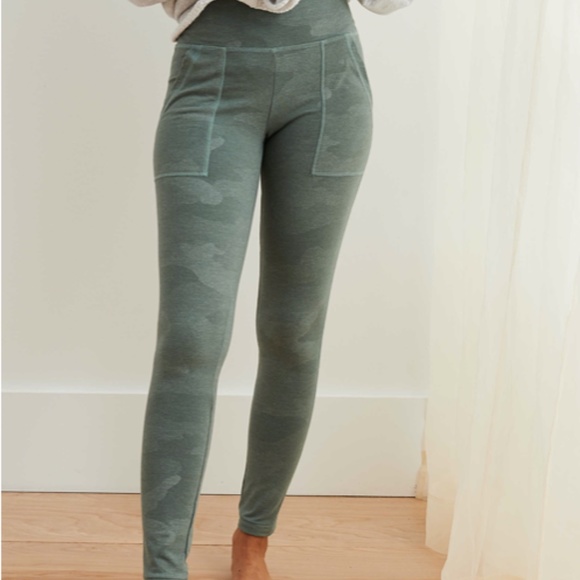 aerie Chill Camo Pocket Legging - Picture 3 of 4